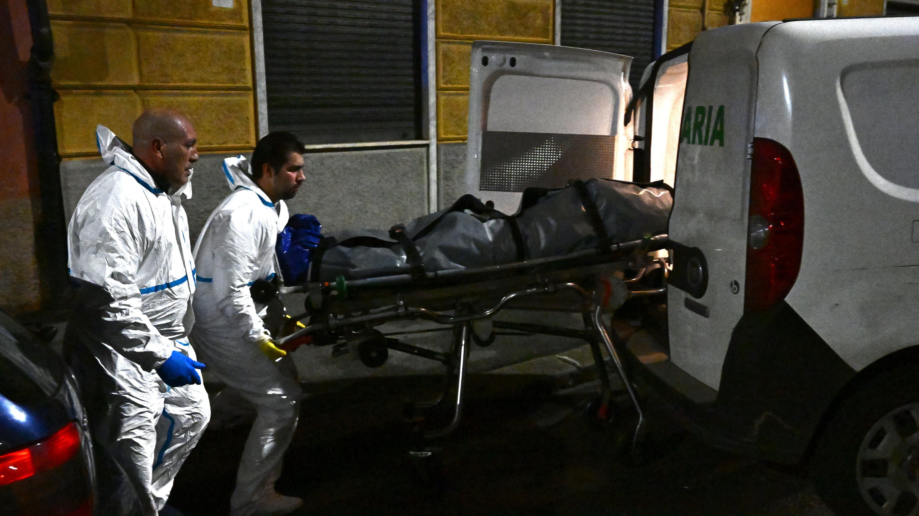 Guardia giurata spara e uccide la fidanzata. L'ipotesi del delitto per la fine della relazione