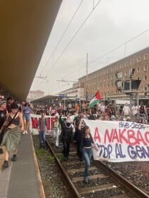 Torino sotto assedio dei manifestati: vandalizzato il centro e bloccata la stazione 5