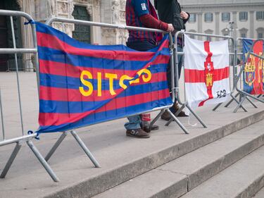 Tifo blaugrana in Piazza Duomo 13