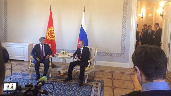 Putin ricompare in pubblico