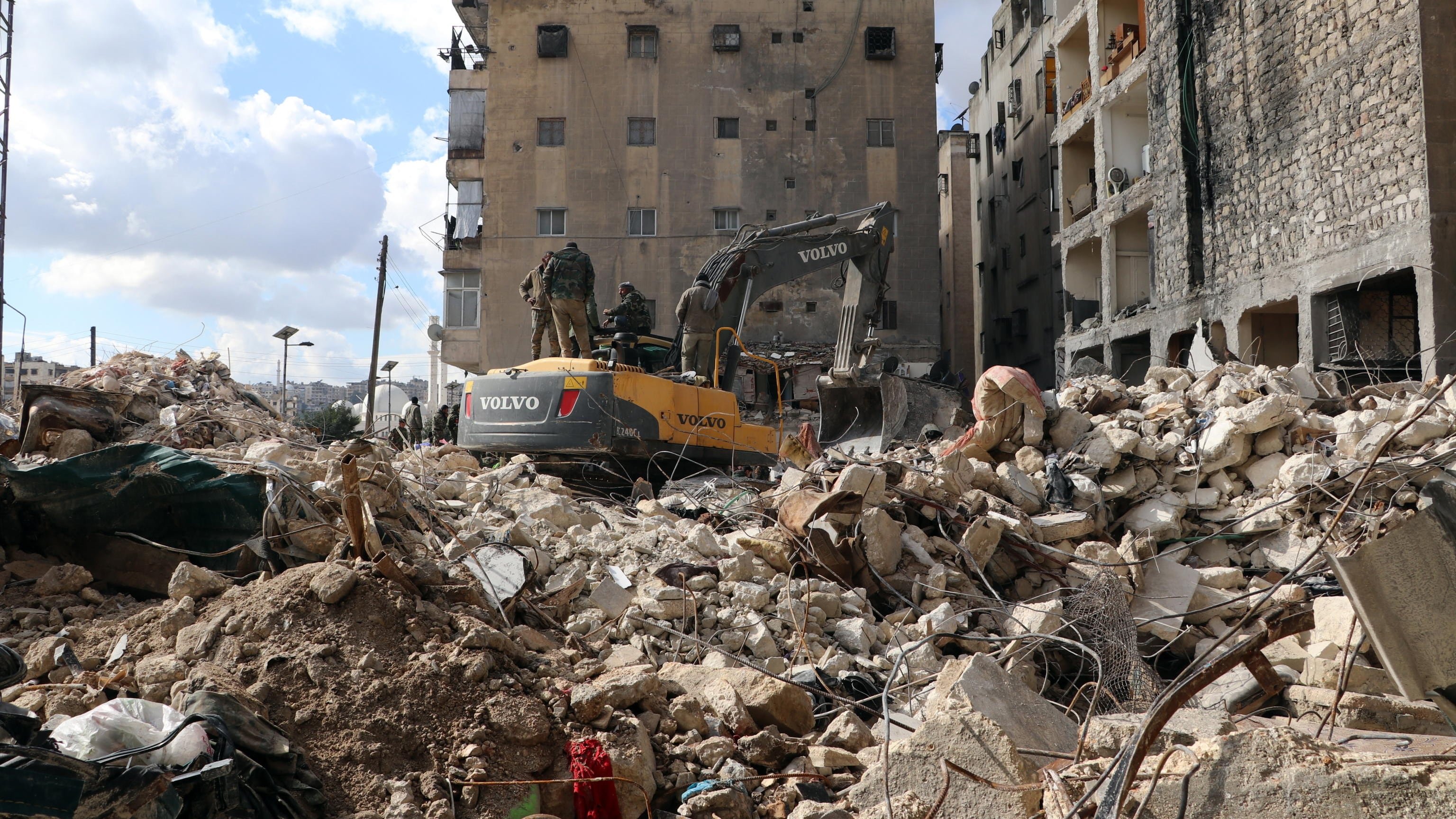 "Questo sisma peggio di missili e mortai. Aleppo distrutta, 4mila sfollati in chiesa"