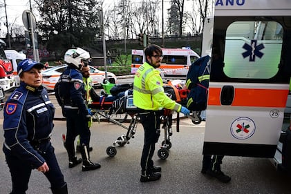Tram deragliato, le foto dei soccorsi 6