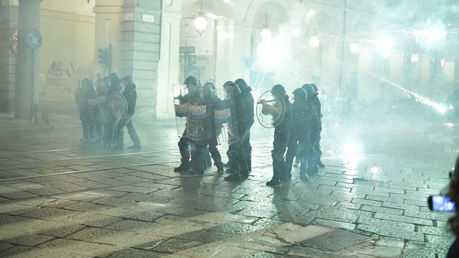 A Torino guerriglia contro il G7 Scontri con la polizia: due fermi