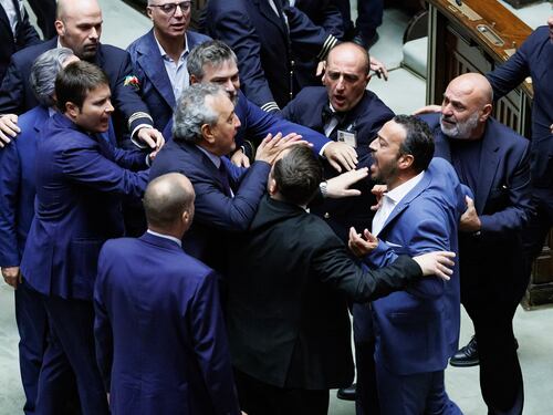 Terzo sì alla separazione delle carriere. E l'opposizione fa scattare la bagarre alla Camera: cosa è successo