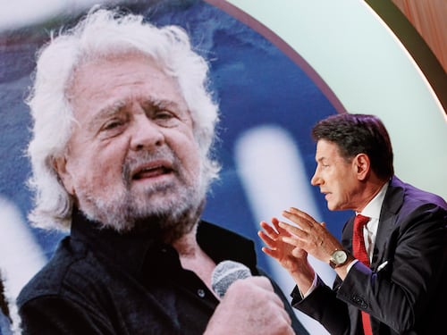 "Non mi aspetto nulla". Conte minimizza l'annuncio di Grillo
