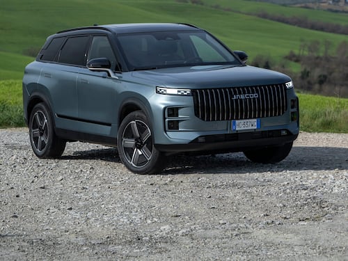 Jaecoo 8 SHS-P, ammiraglia plug-in hybrid con 1100 km di autonomia, lusso e tecnologia