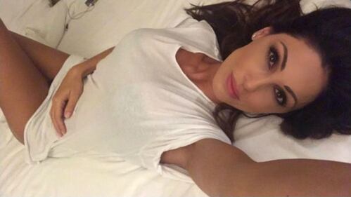  Anna Tatangelo sexy a letto  7