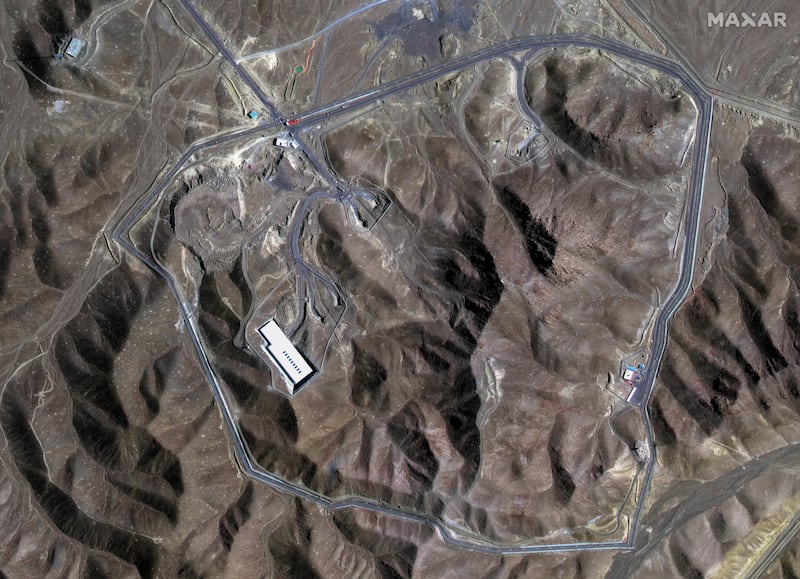 Il sito di Fordow visto dal satellite dopo l'attacco