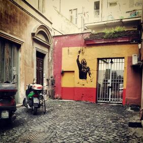 Totti come il papa, diventa un murales a Roma 6