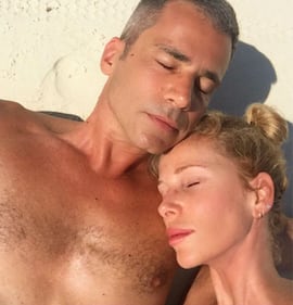 Alessia Marcuzzi, sexy in look anni '80 2