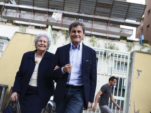 Il coraggio di votare con la mamma: Alemanno e Marino sfidano i cinici