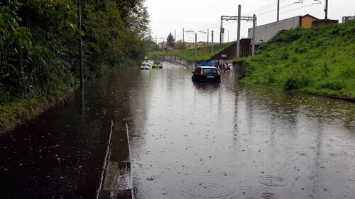Strade allagate e alberi caduti: nubifragio si abbatte su Milano 4