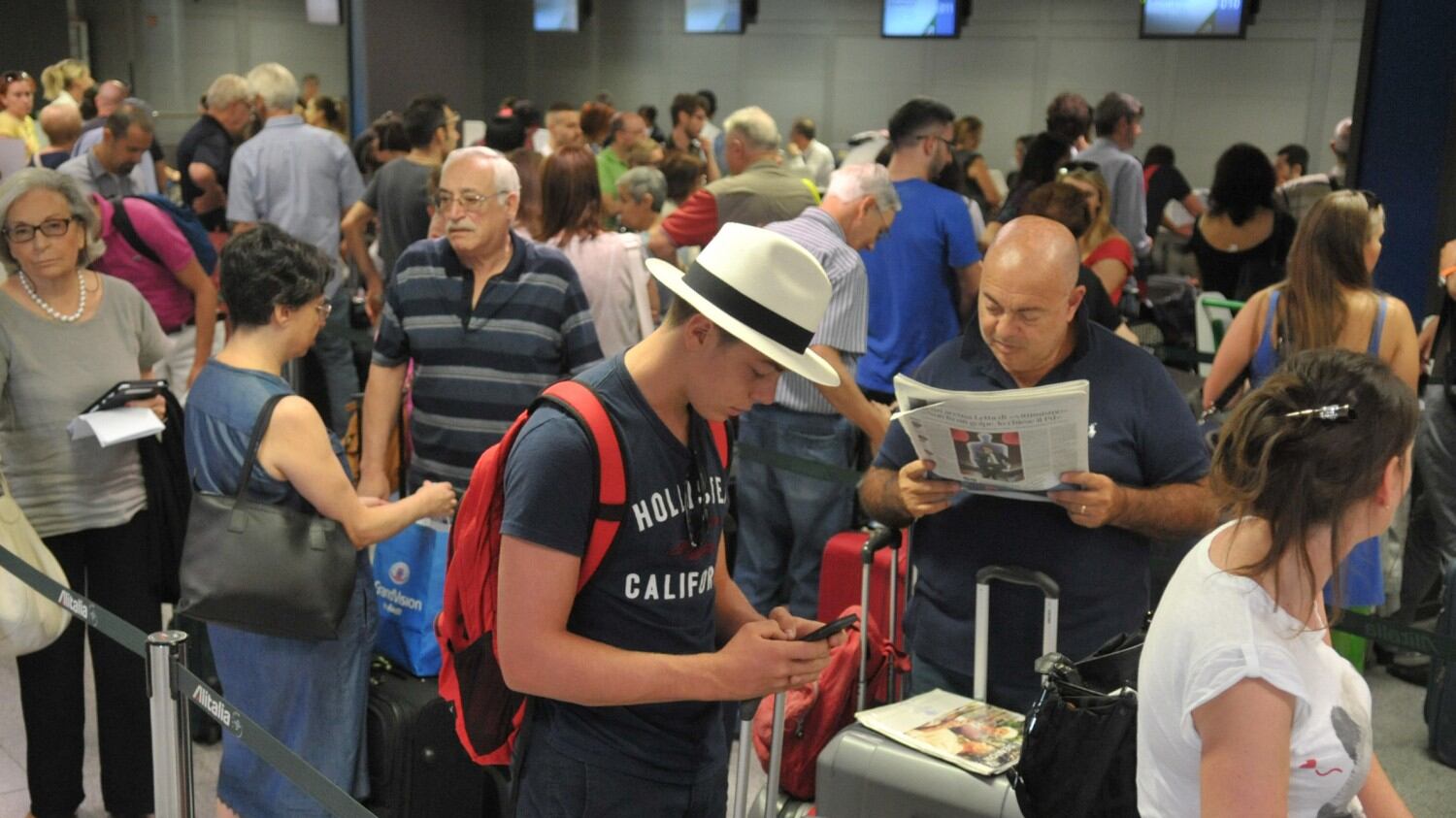 Nuova tassa sugli imbarchi: il Pd spreme chi viaggia in aereo