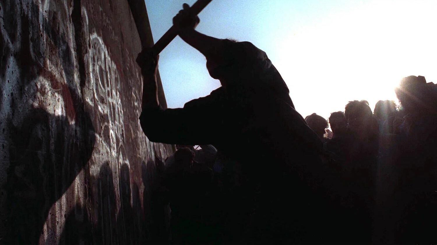 Così i post comunisti hanno tolto l’anima all’attrezzo-simbolo che forgia la Storia