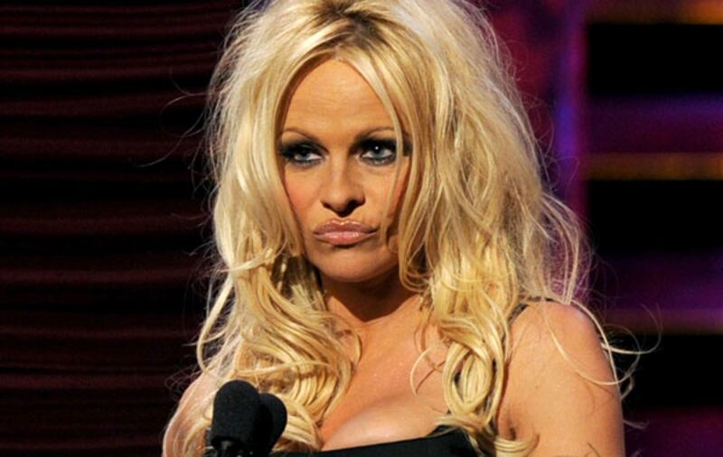 Pamela Anderson: le foto della bionda tutta curve 15