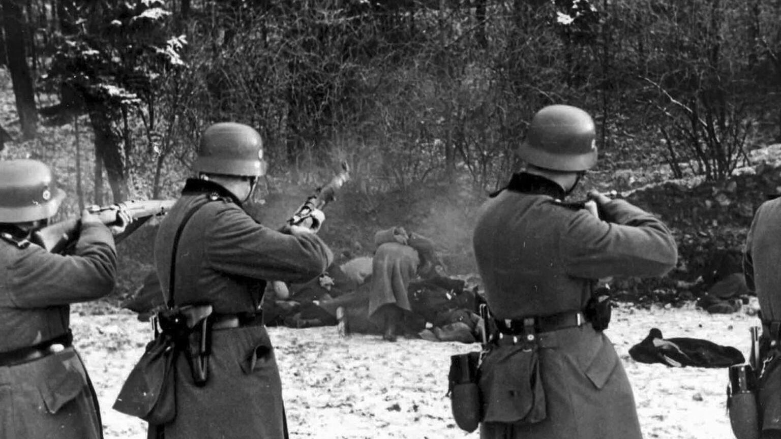Scoperta fossa comune in Polonia, con 100 pazienti psichiatrici giustiziati dai nazisti