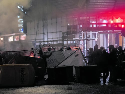 "Il Viminale paghi i danni". Ma i violenti sono loro amici