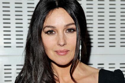Monica Bellucci diventa la Madonna per beneficenza 11