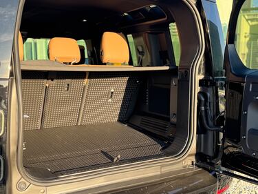 Land Rover Defender sei cilindri diesel: tutte le foto 2