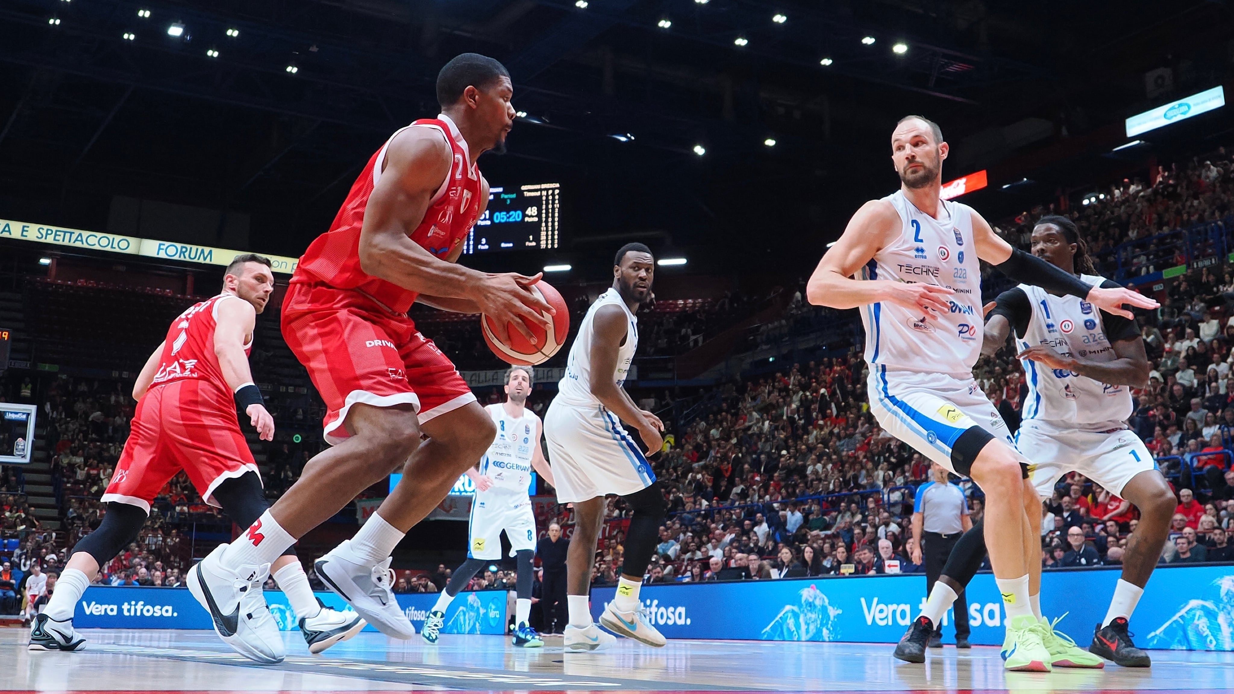 Playoff di basket, Bologna non sbaglia. Ora tocca a Milano