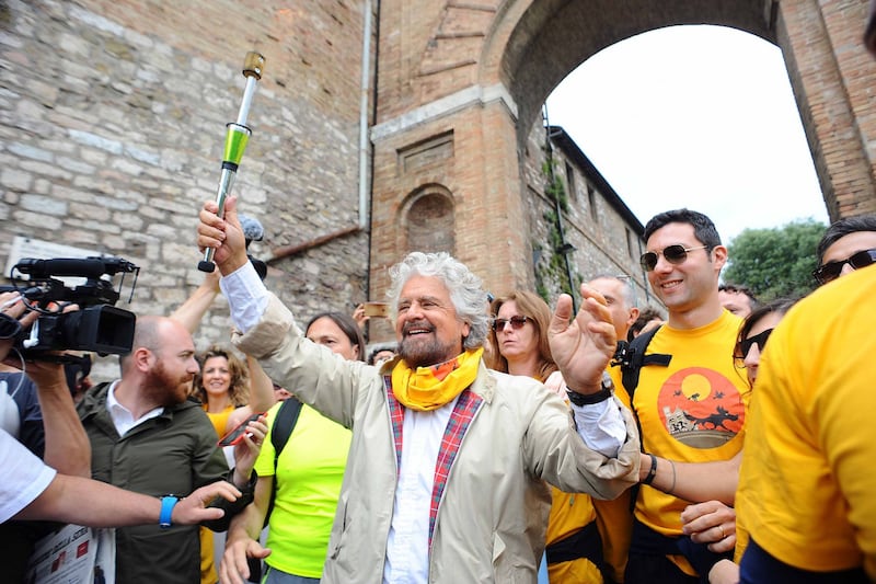 Beppe Grillo in marcia per il reddito di cittadinanza 1