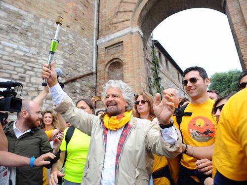 Beppe Grillo in marcia per il reddito di cittadinanza