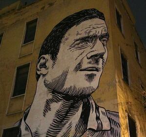 Totti come il papa, diventa un murales a Roma 3