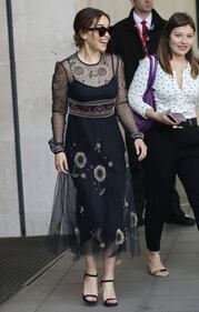 Da Game of Thrones alla Bbc: Emilia Clarke "pizzicata" negli studi tv 10