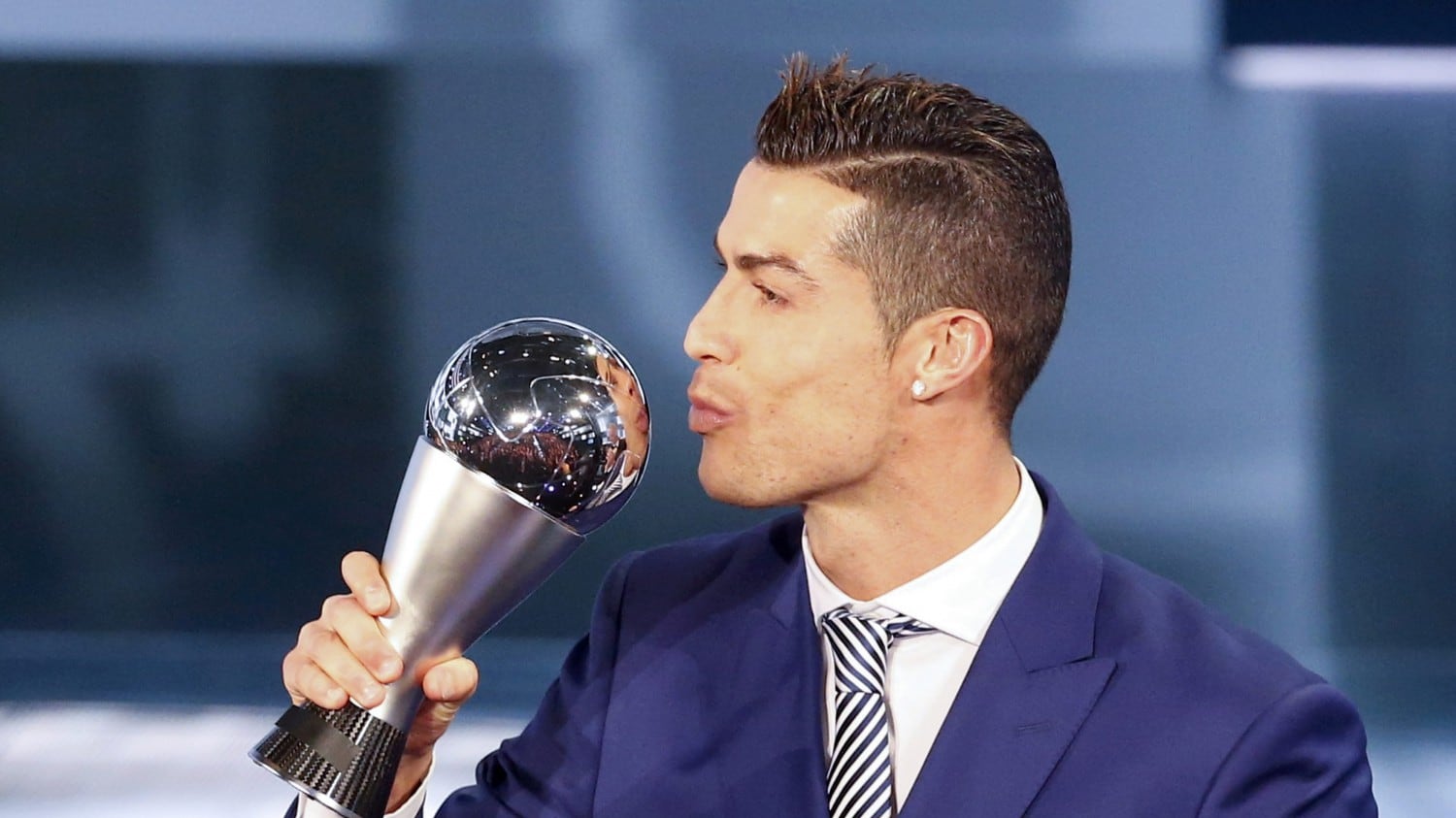 Portogallo, Cristiano Ronaldo dà il nome a un aeroporto ma scoppia la polemica