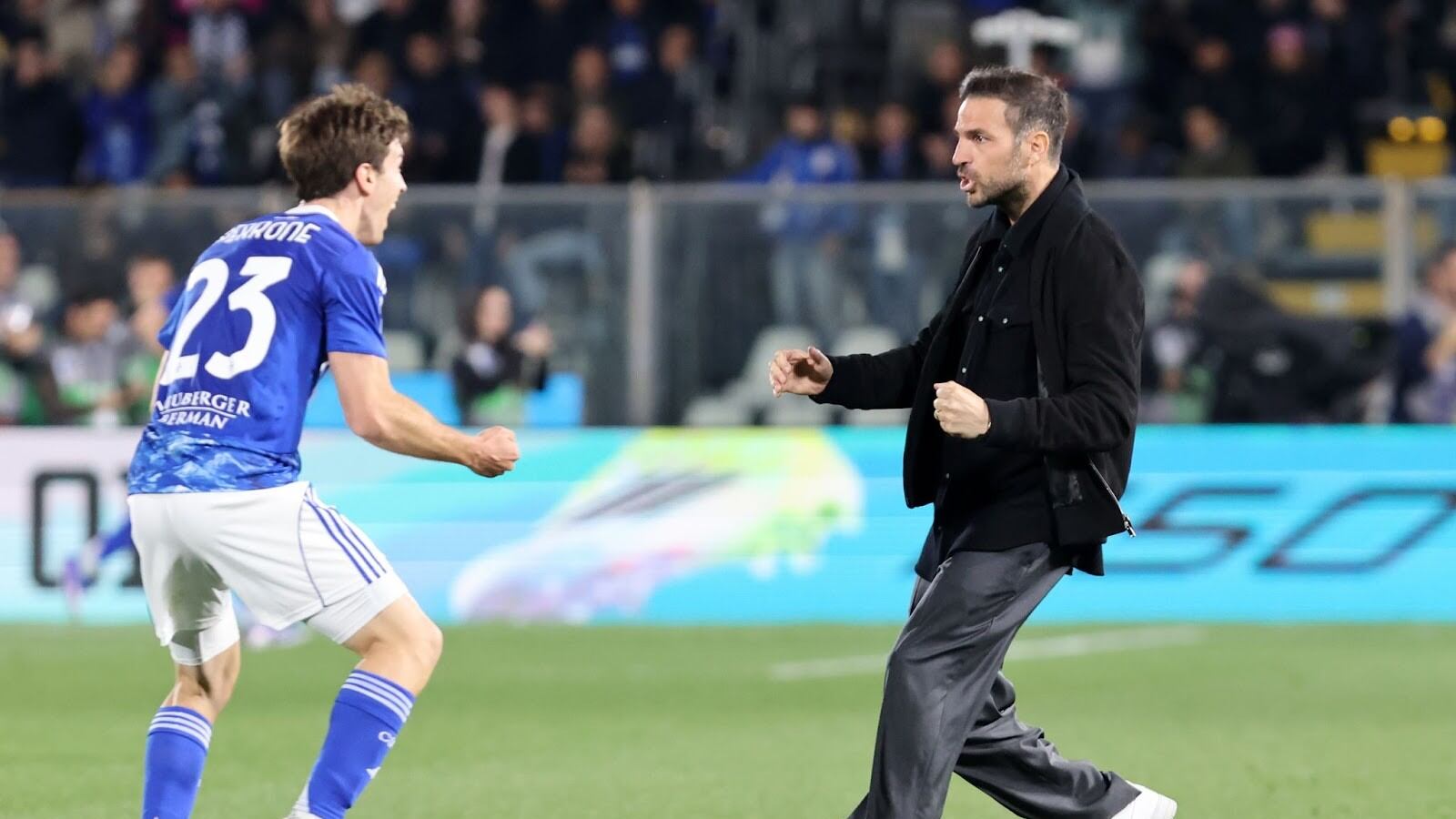Così Fabregas prova a fare lo scherzetto all'Inter di Chivu...