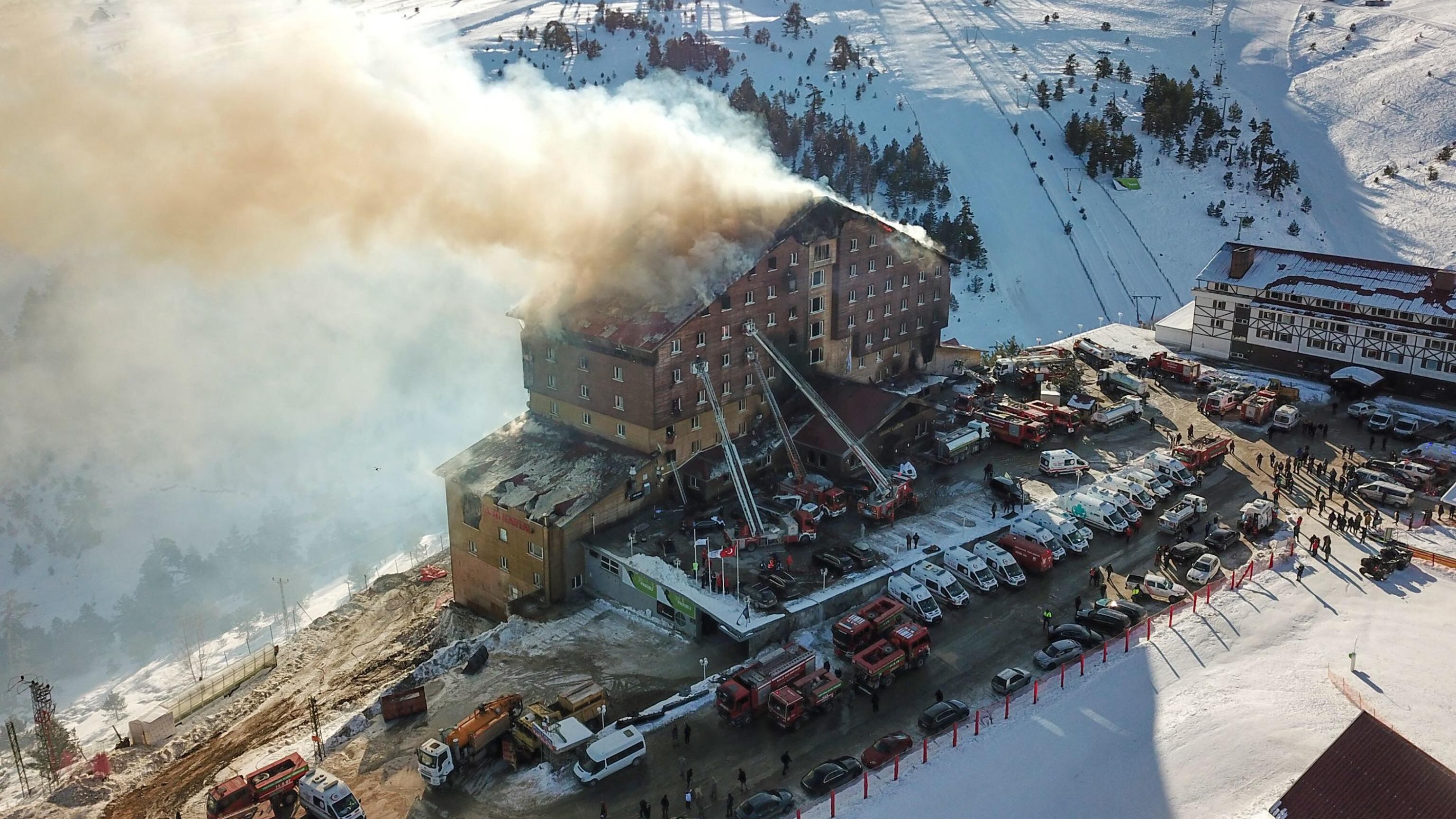 Turchia, salgono a 76 le vittime dell'incendio al hotel Grand Kartal
