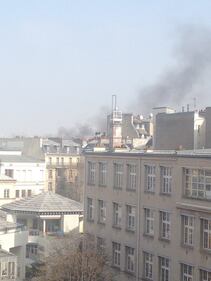 La violenta esplosione nel centro di Parigi  3