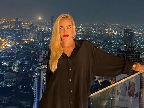 Fuga a Bangkok per Ilary Blasi con il suo Bastian