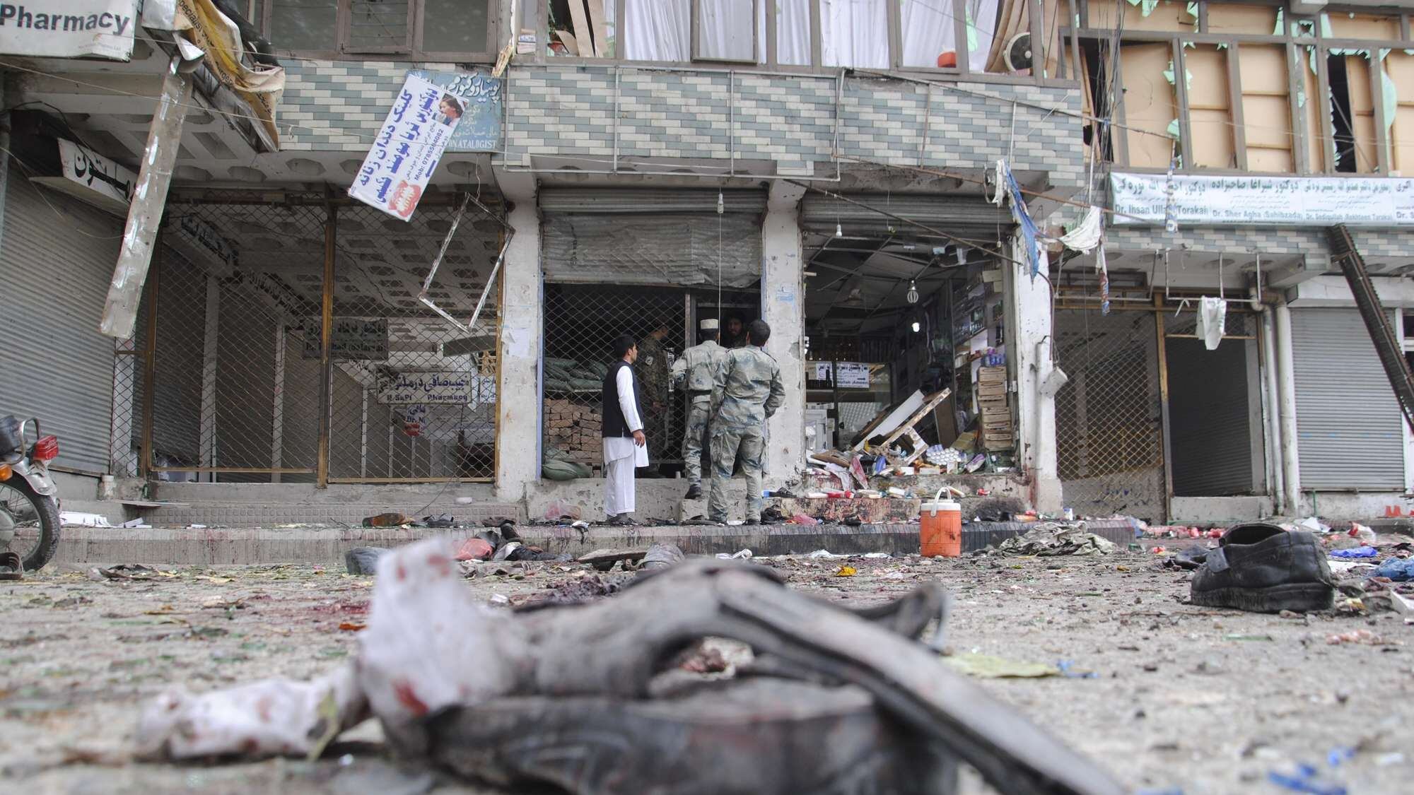 Così Isis colpisce l'Afghanistan: kamikaze fa strage a Jalalabad