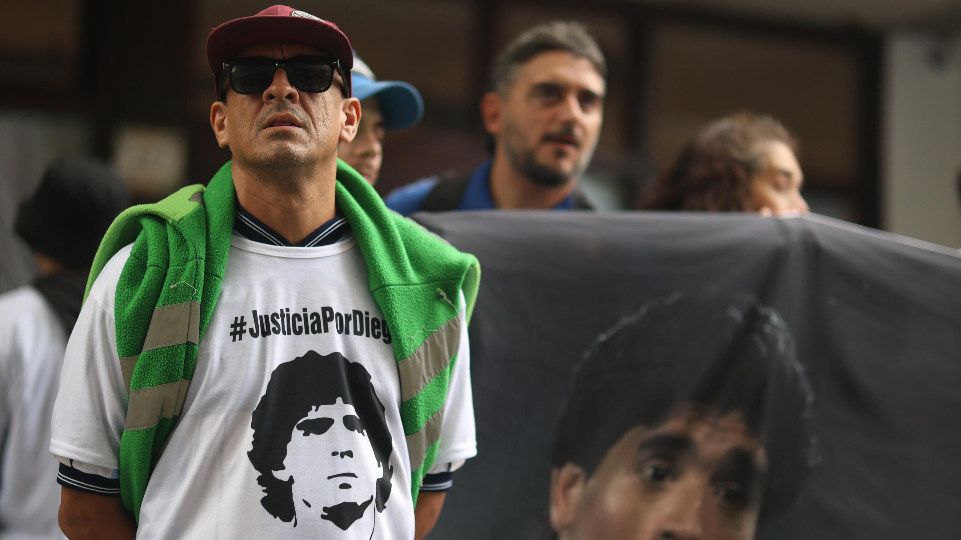 Perché Maradona fu lasciato morire in una stamberga?