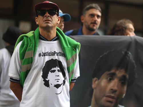 Perché Maradona fu lasciato morire in una stamberga?
