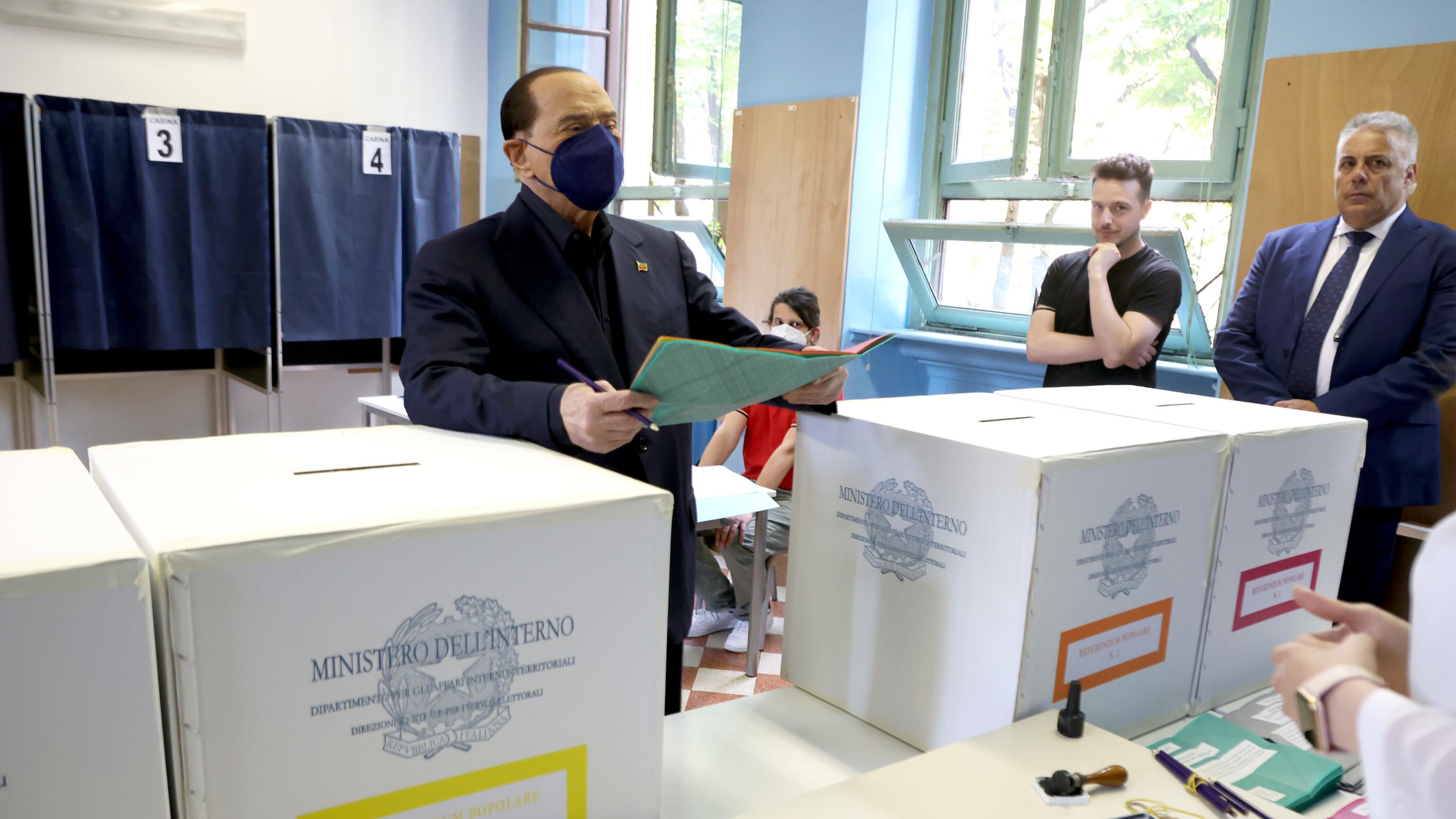 Berlusconi: "Se fossi stato capo dello Stato sarei andato da Putin"