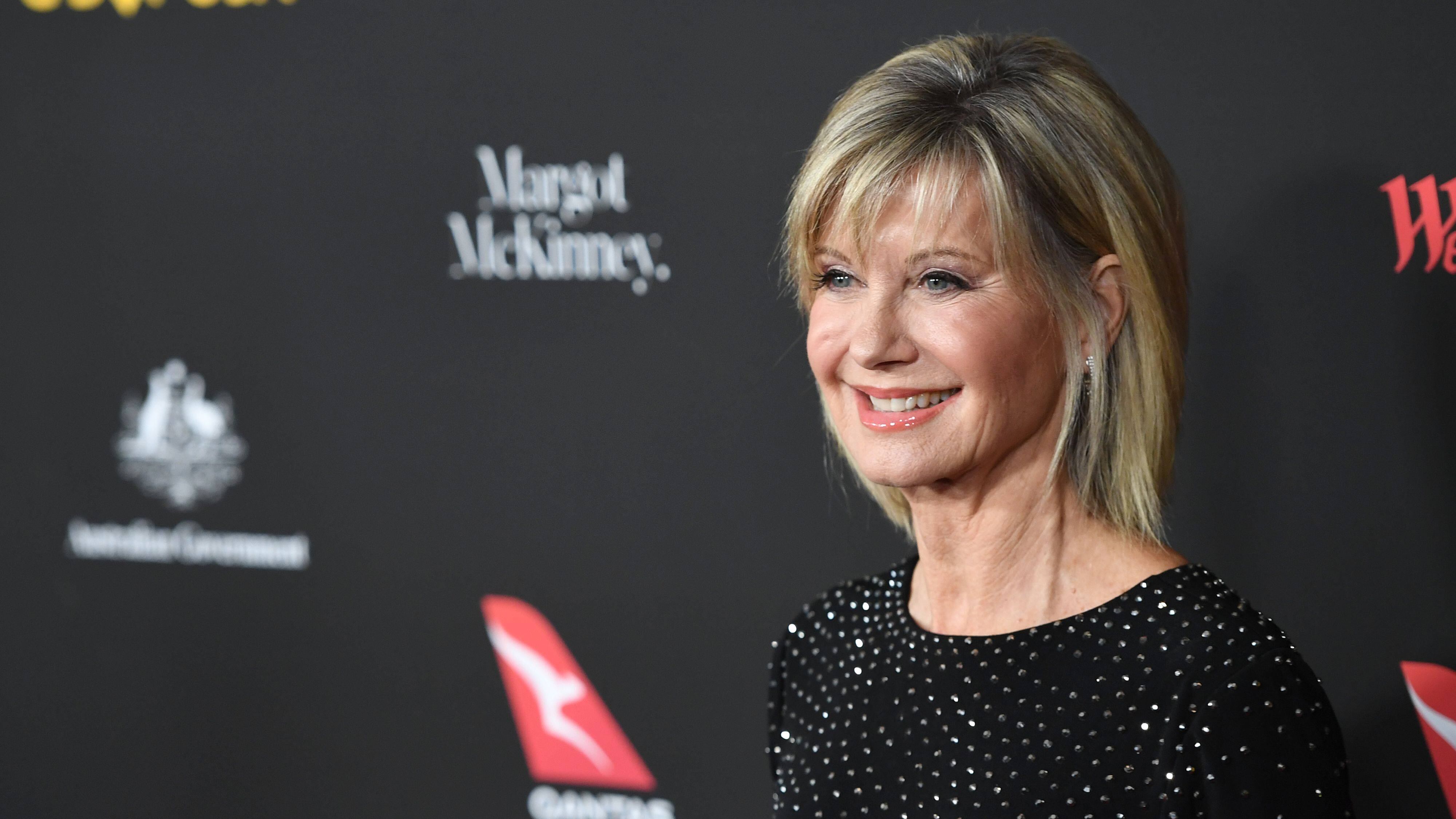 All'asta i pantaloni iconici di Olivia Newton John in Grease