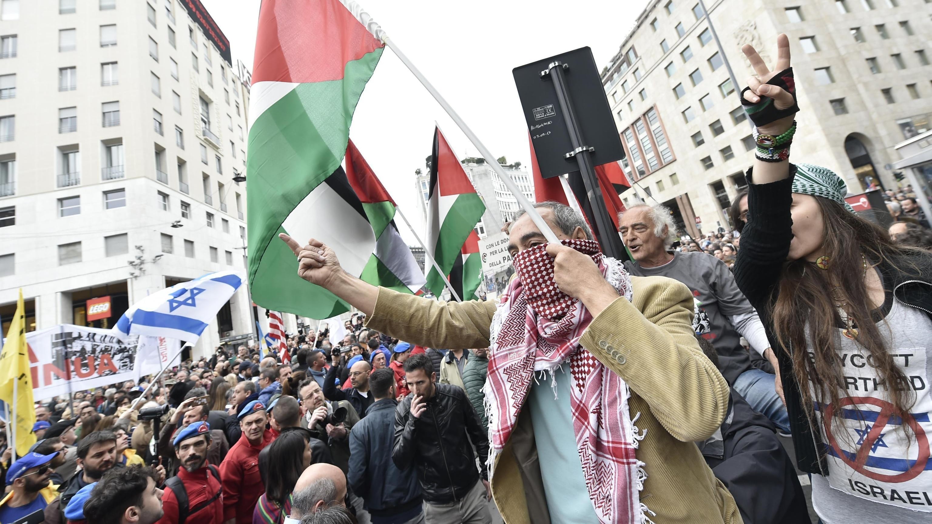 25 aprile, ora Sala accusa la Brigata ebraica: "Errore partecipare con le bandiere di Israele"