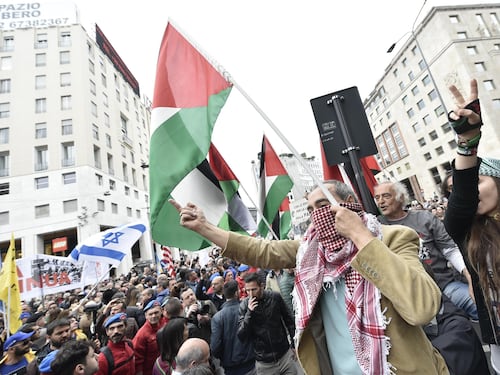Pioggia di insulti contro i volontari. Lo sfregio pro Pal rovina il 25 aprile
