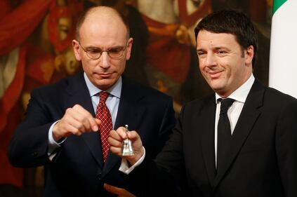 La stretta di mano tra Renzi e Letta. Ed è gelo 3