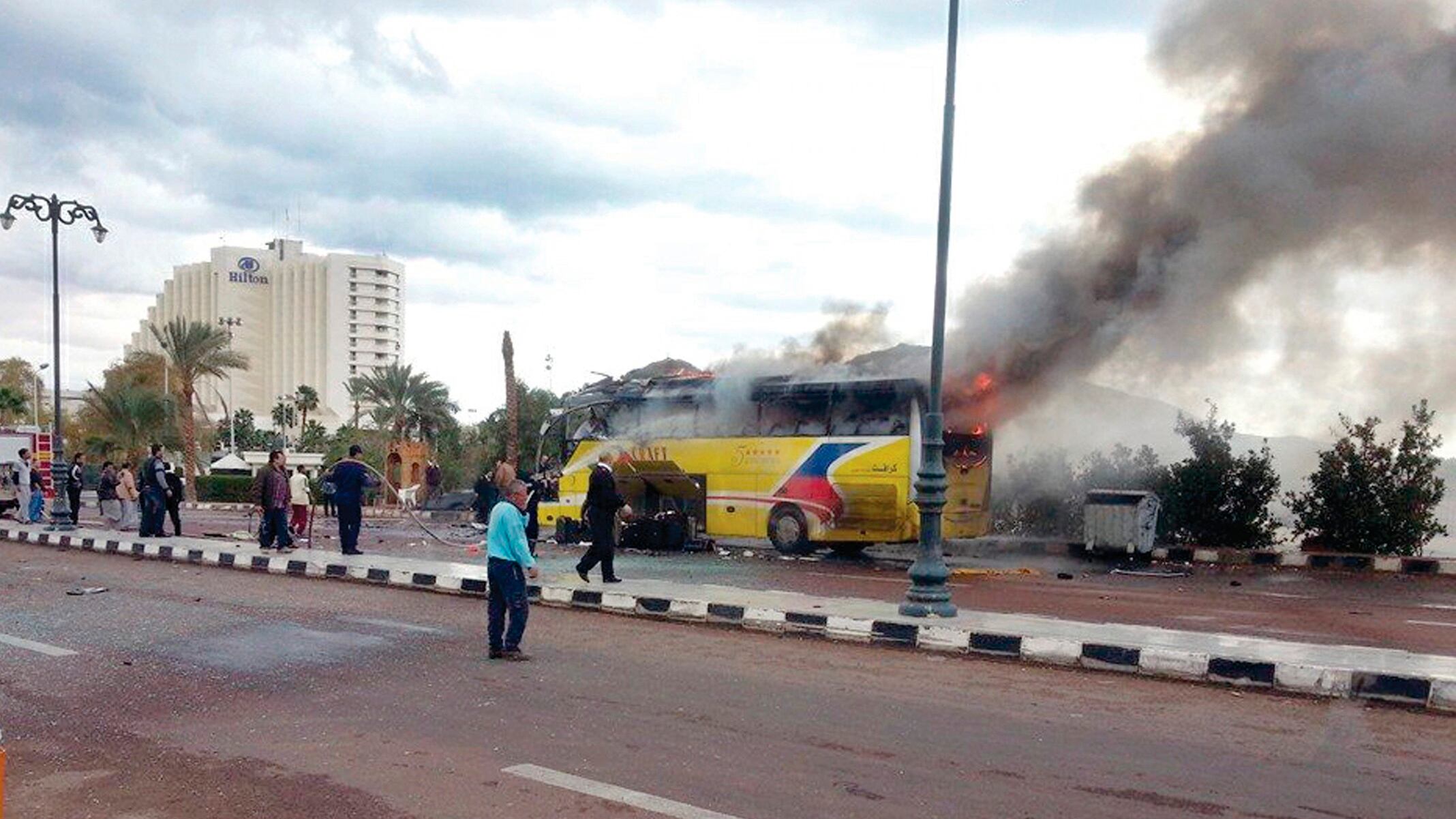 Al Qaida alza il tiro. In Egitto è strage sul bus dei turisti