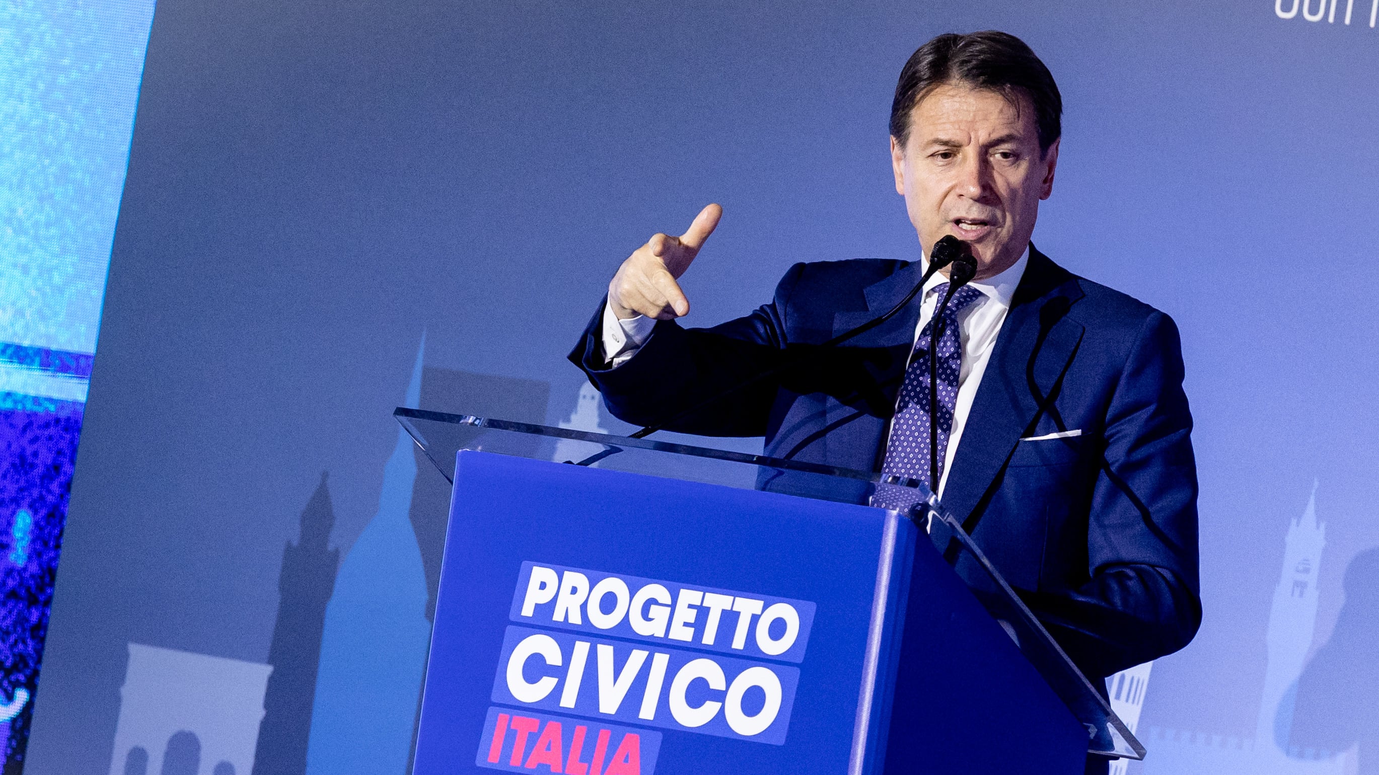 Così Palazzo Chigi ordinò: "Sdoganate le mascherine anche se non in regola"