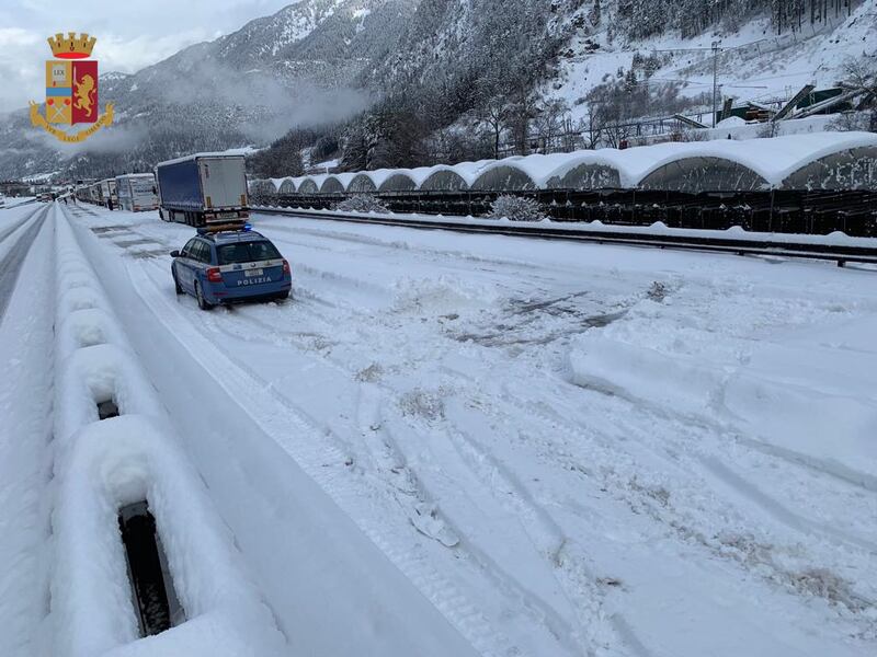 Brennero, le immagini dell'autostrada innevata 4