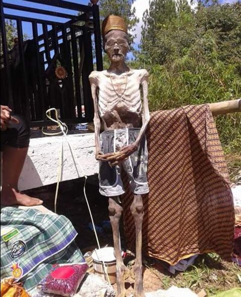 La festa col morto dei Toraja 2