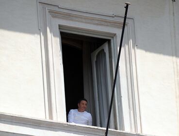 Renzi in maglietta bianca dopo la parata del 2 giugno 7