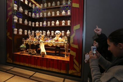 Natale alla Rinascente con le vetrine di Dolce & Gabbana 3
