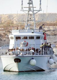 Lampedusa,sbarcano altri 166 clandestini 7