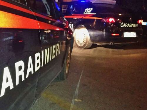 La pistola e le botte sulla donna. La rapina choc al distributore