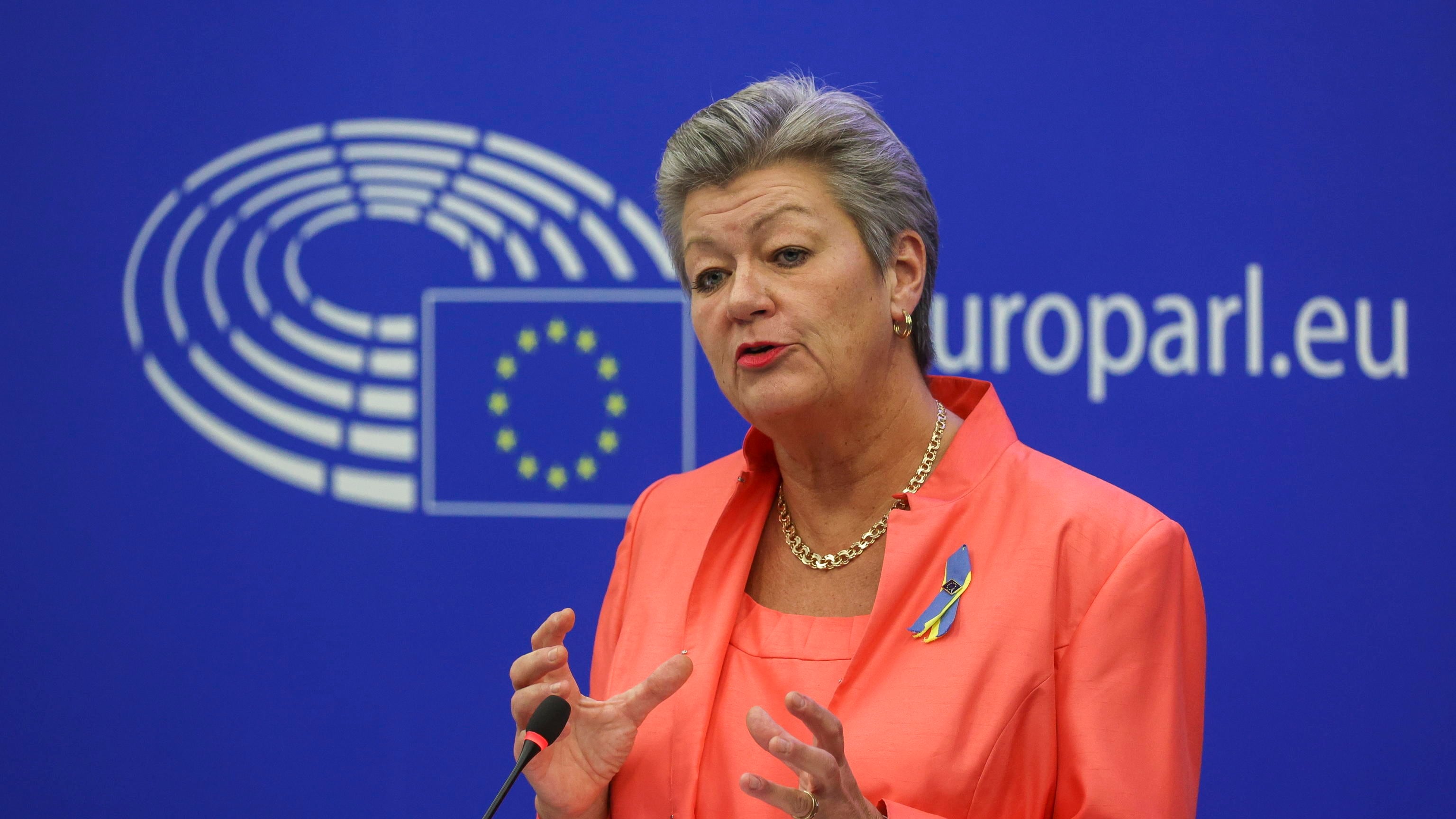 L'Ue minimizza l'emergenza "I migranti falso problema"